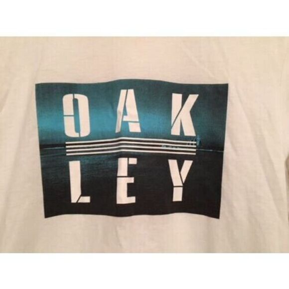 OAKLEY SIZE MEDIUM REGULAR FIT T-SHIRT - Picture 2 of 3